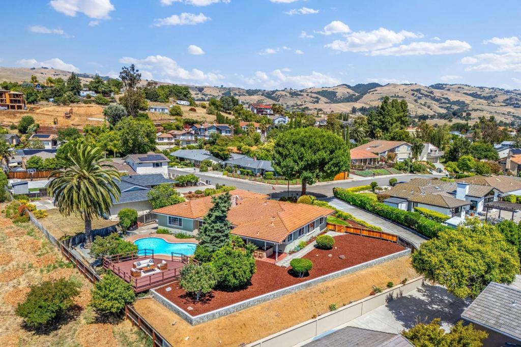 main property photo 70