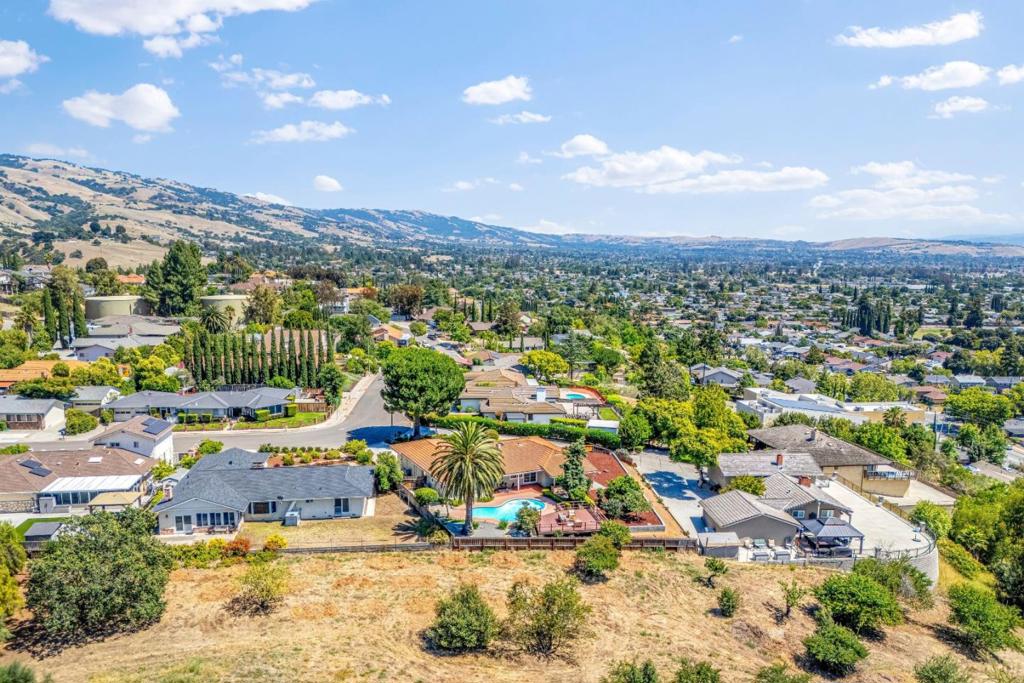 main property photo 74