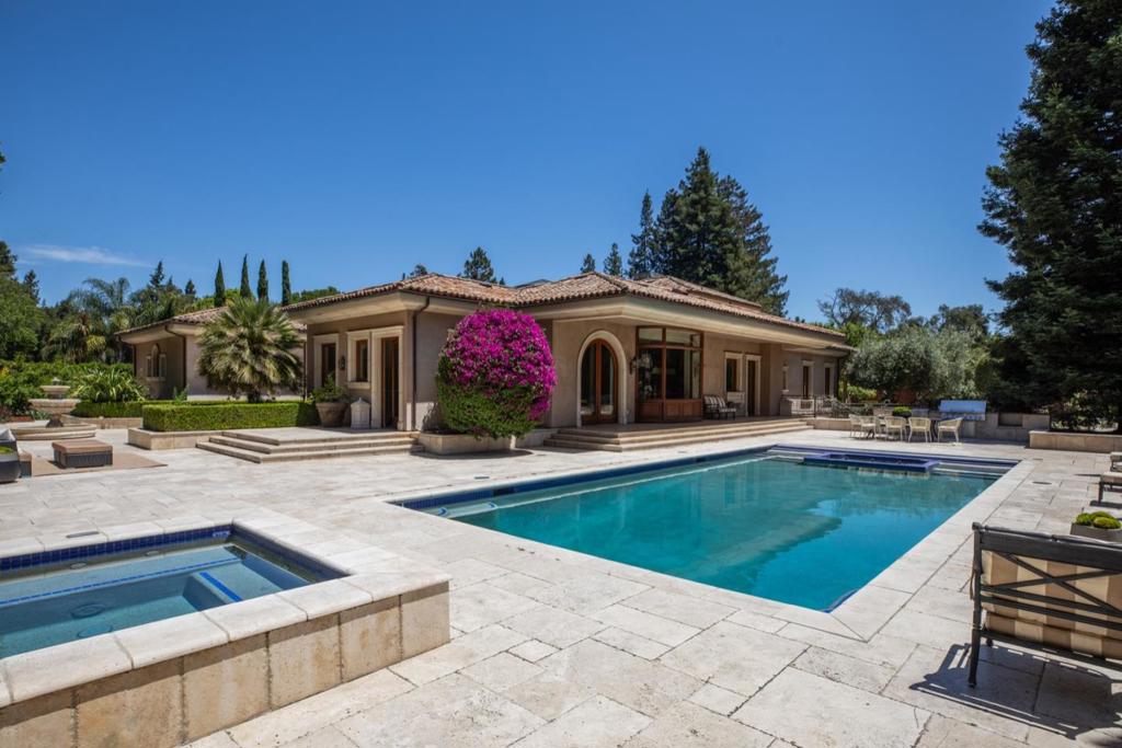 main property photo 24