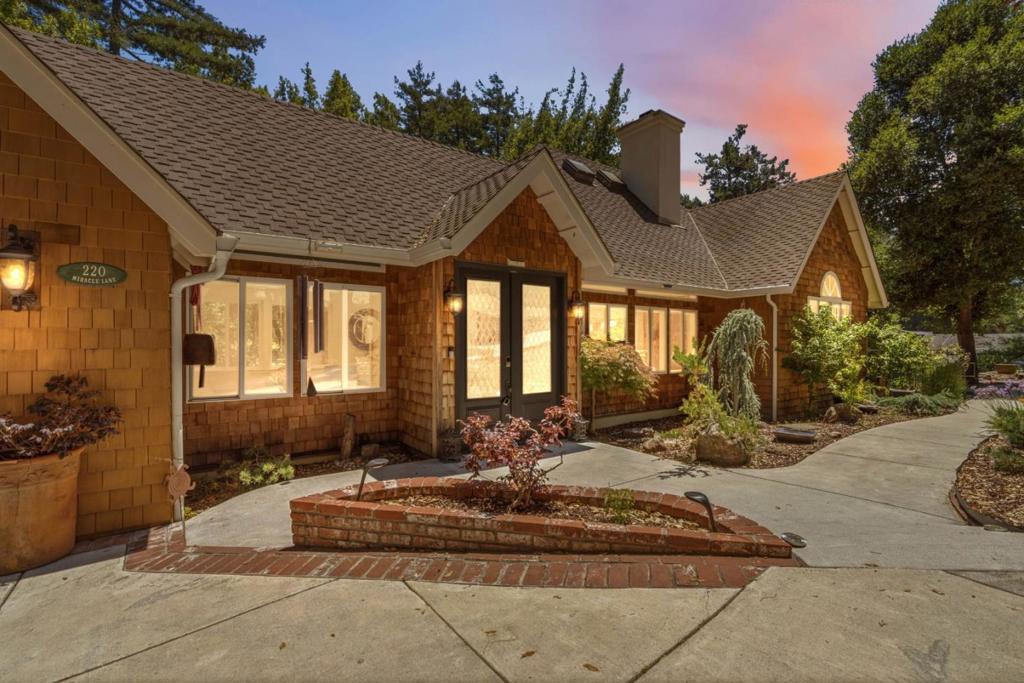 main property photo 41