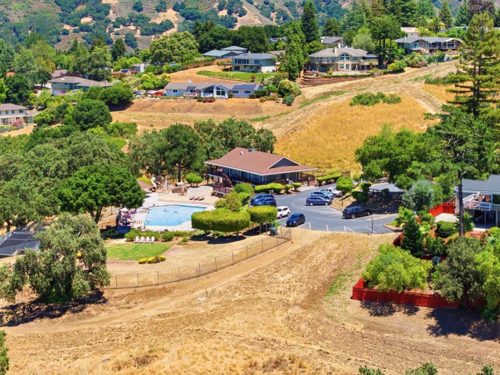 main property photo 51