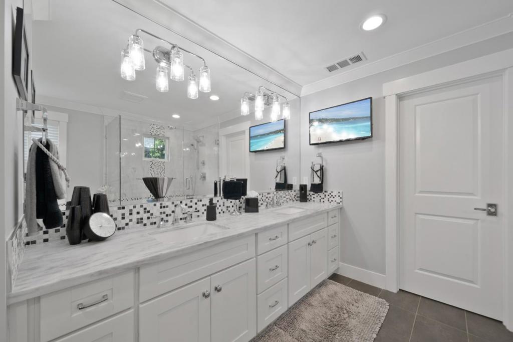 main property photo 79
