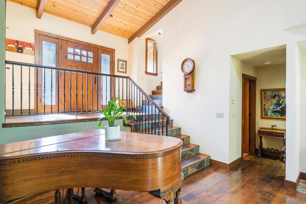 main property photo 17