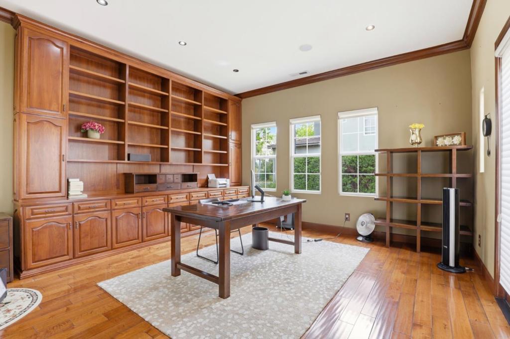 main property photo 28