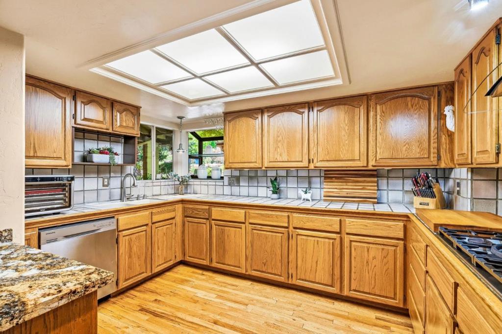 main property photo 90