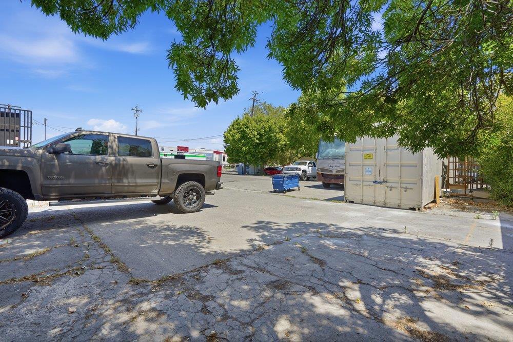 main property photo 27