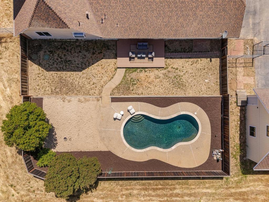 main property photo 50