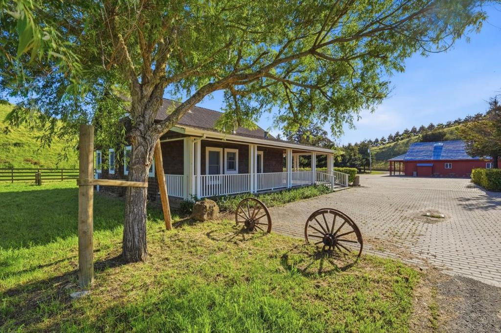 main property photo 5
