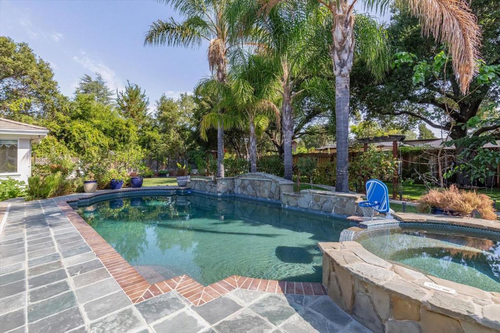 main property photo 48