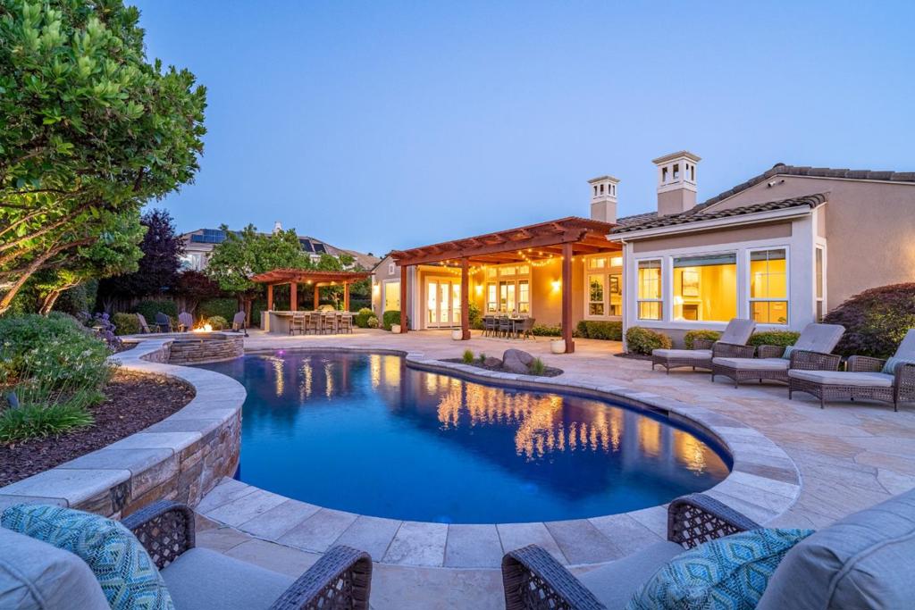 main property photo 68