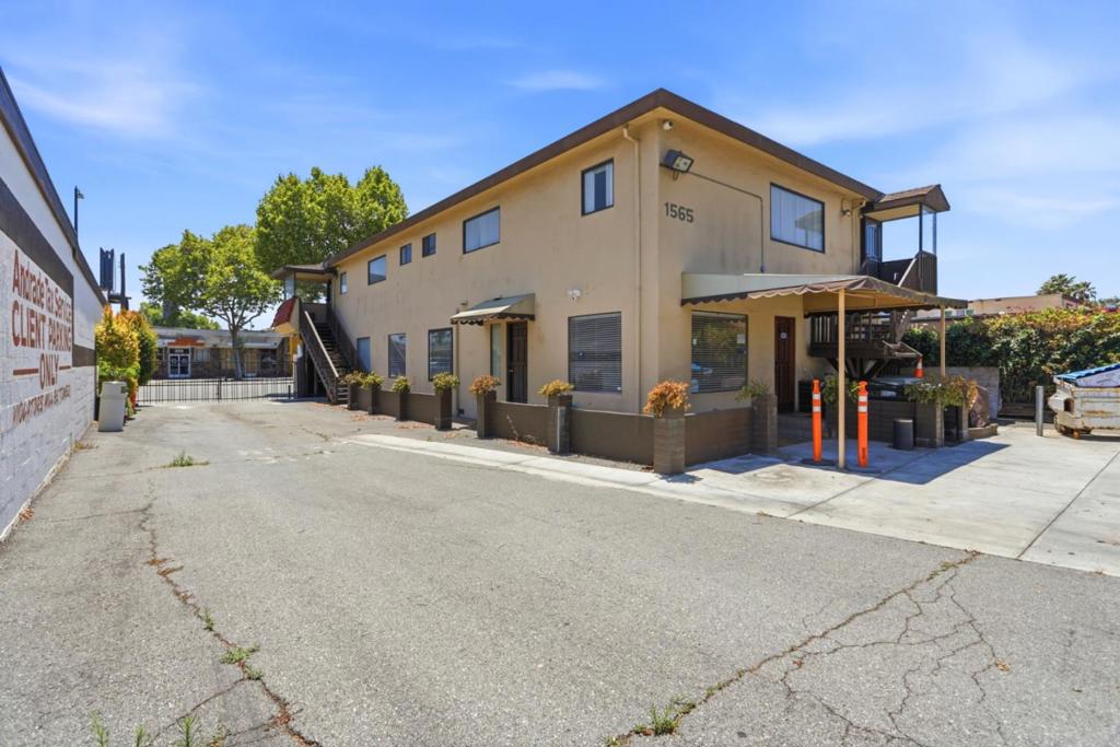 main property photo 26