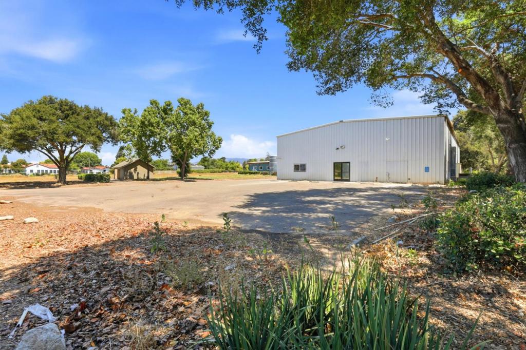 main property photo 10