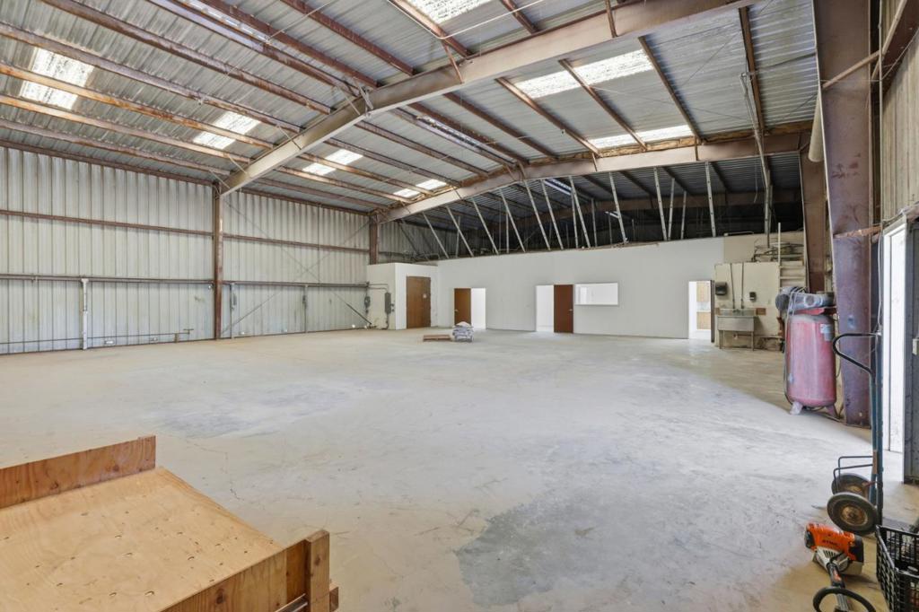 main property photo 34