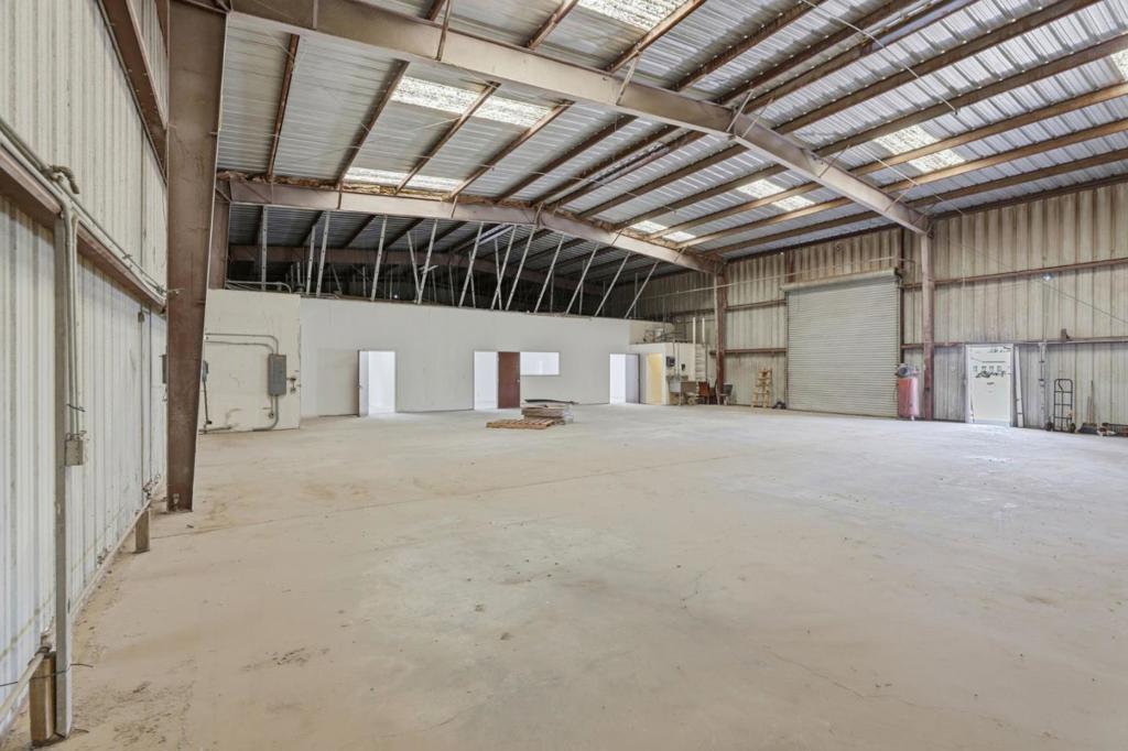 main property photo 35