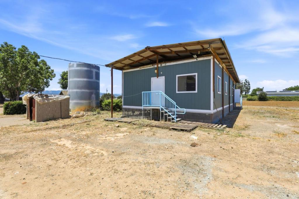 main property photo 37