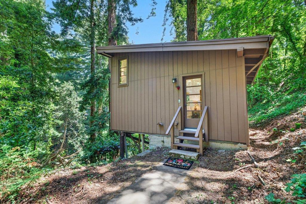 main property photo 28