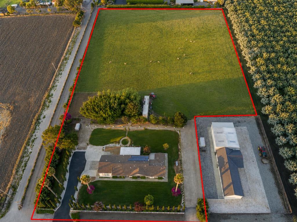 main property photo 19
