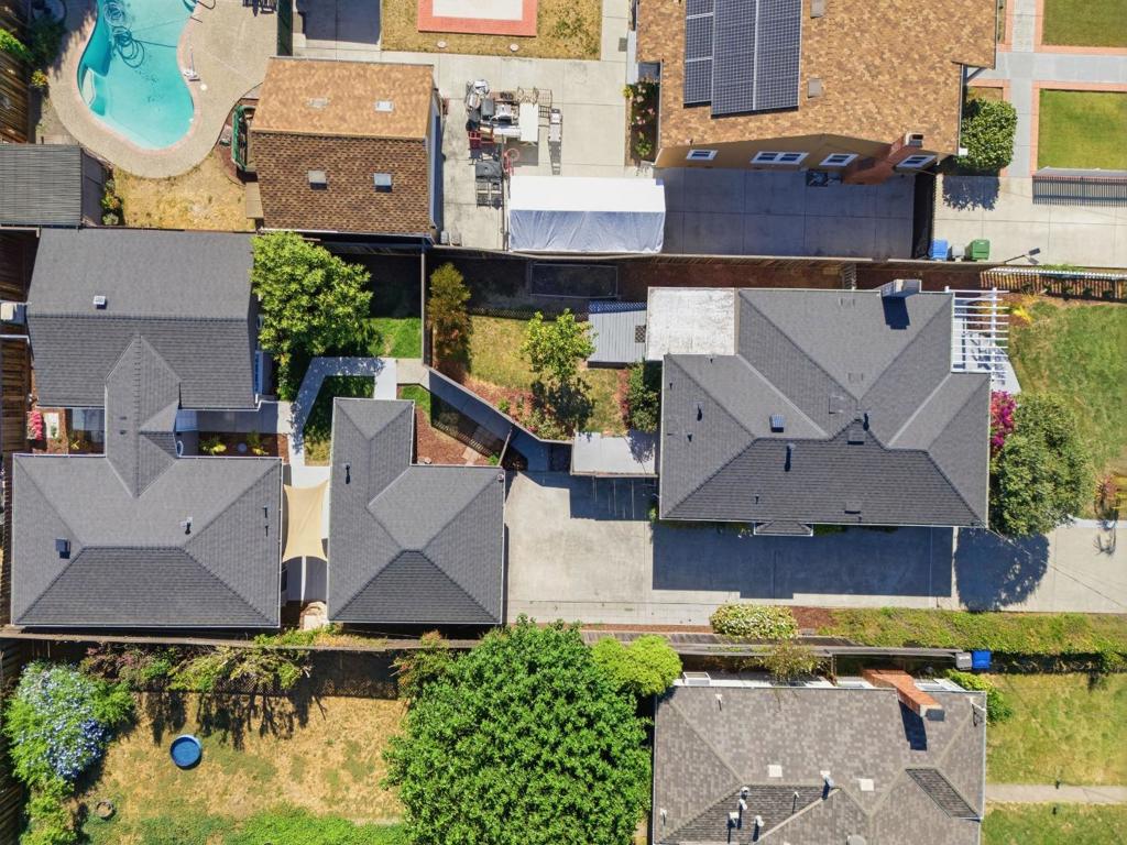 main property photo 76