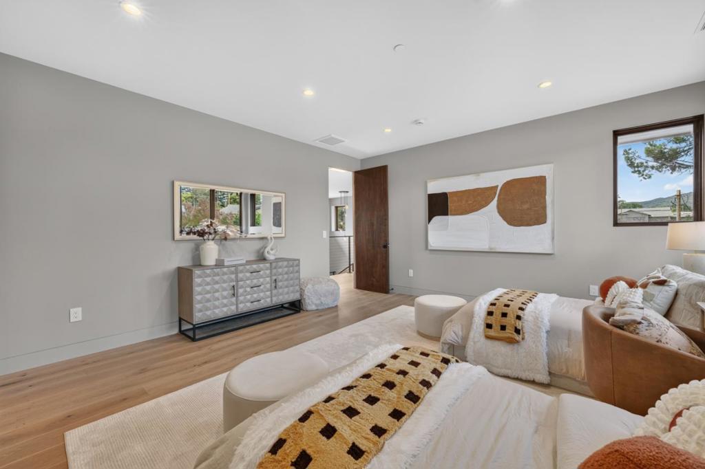 main property photo 79
