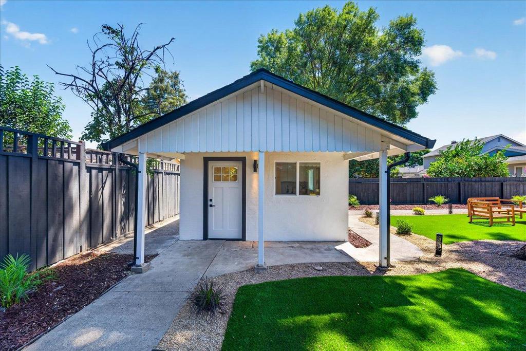 main property photo 60