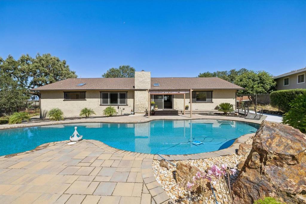 main property photo 60