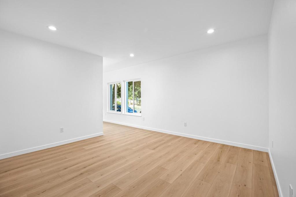 main property photo 74