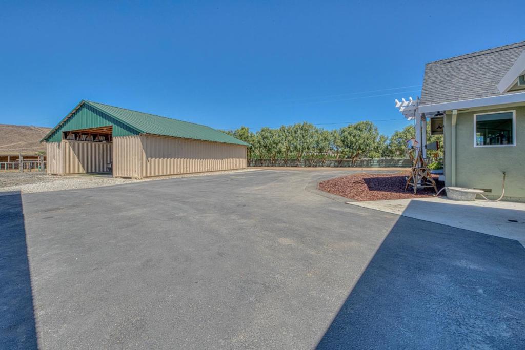 main property photo 41