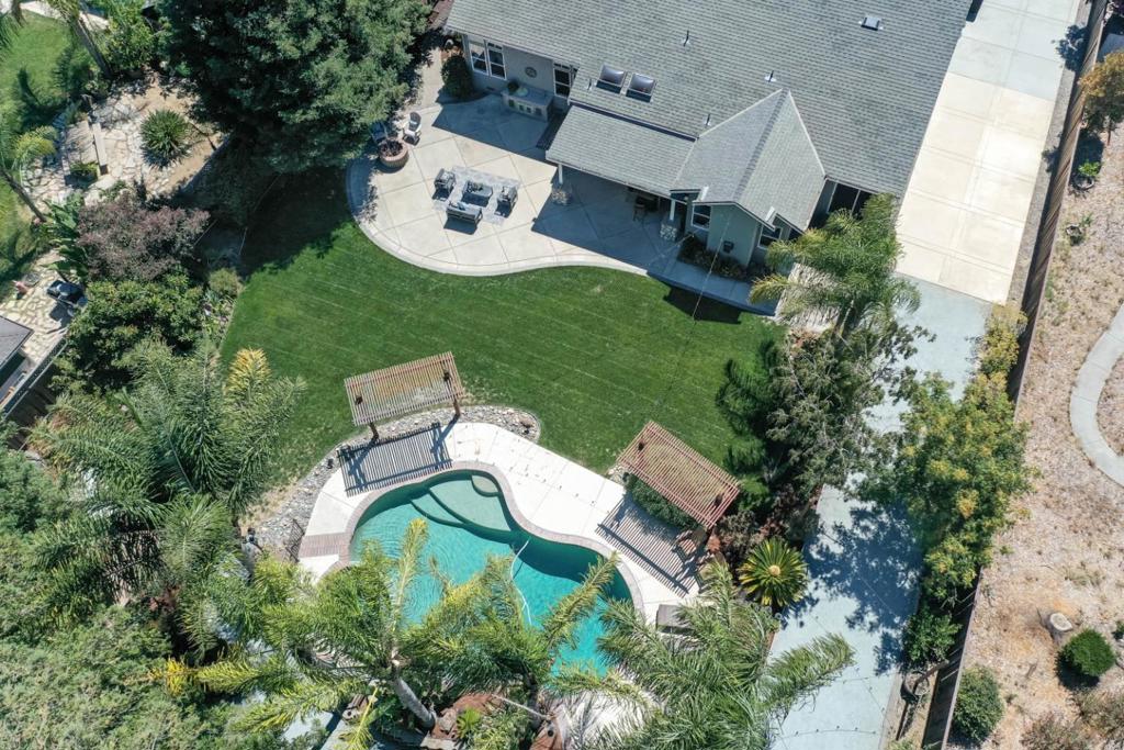 main property photo 40