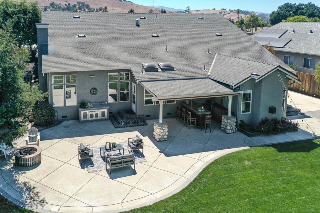 main property photo 50