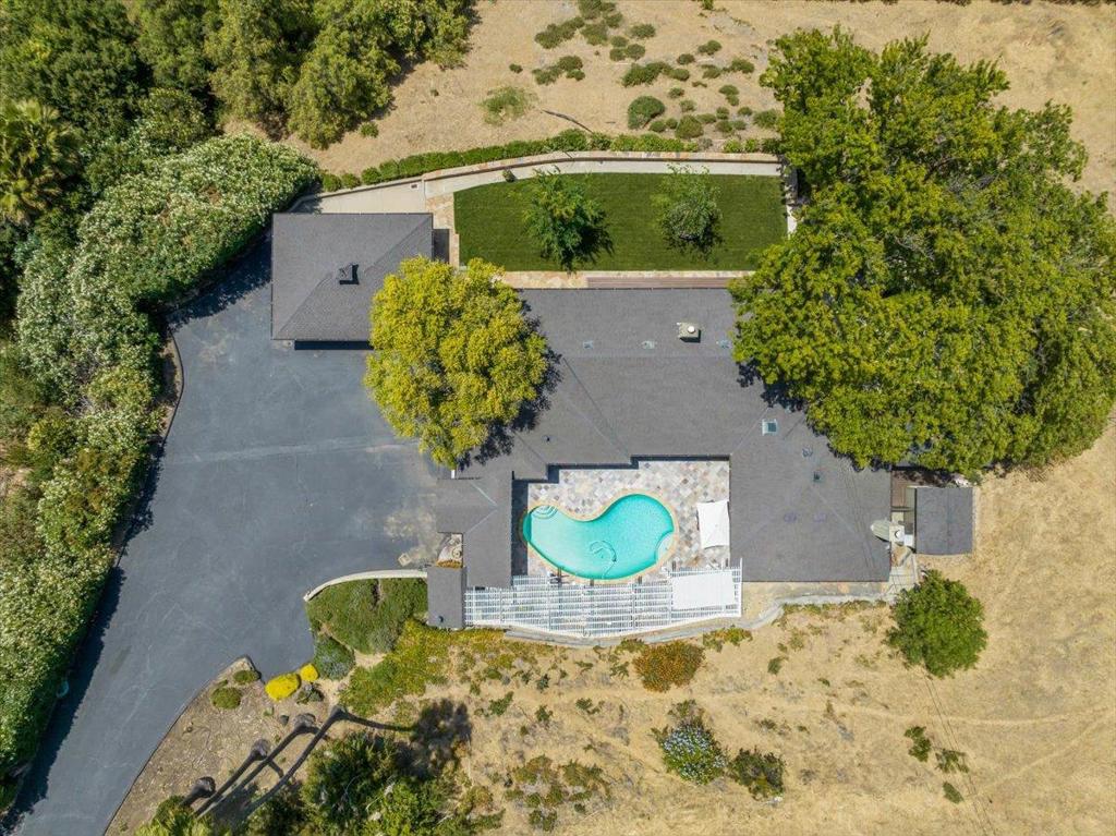 main property photo 50