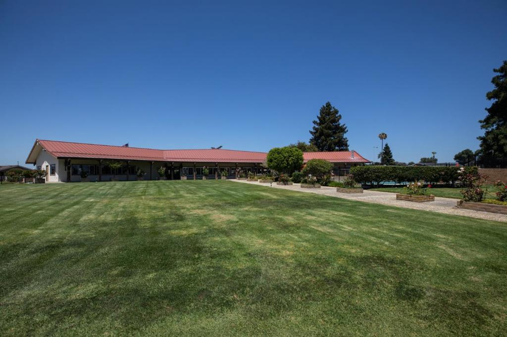 main property photo 18
