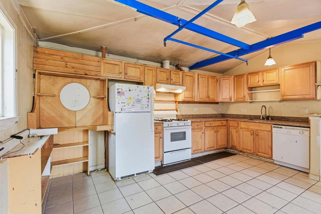 main property photo 58