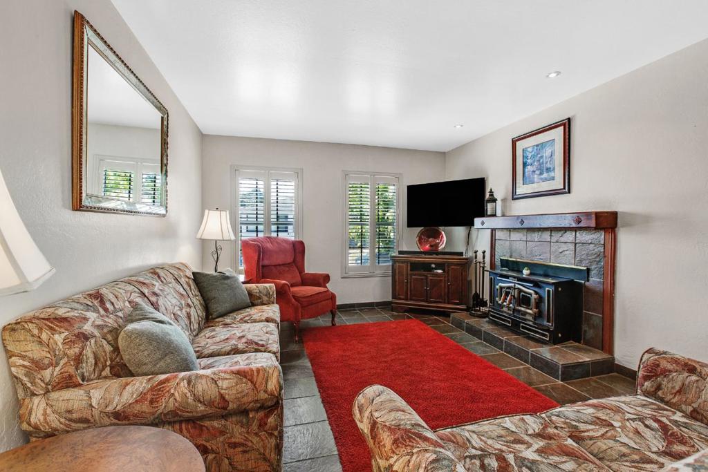 main property photo 6