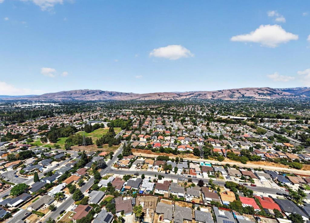 main property photo 78