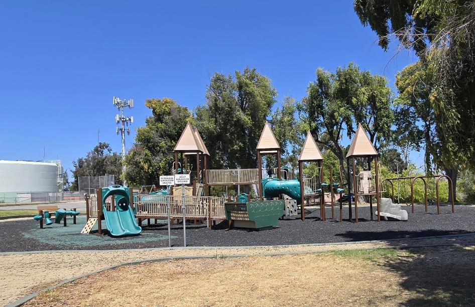 main property photo 37