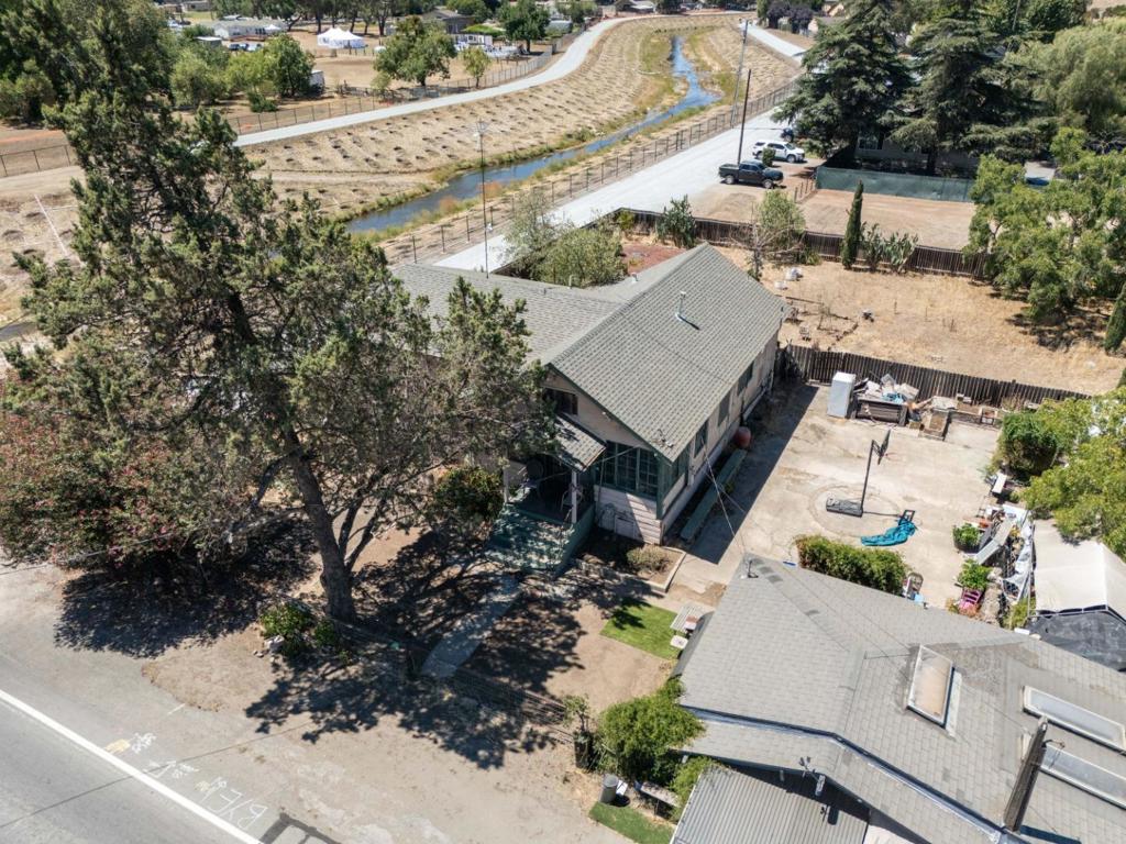 main property photo 12