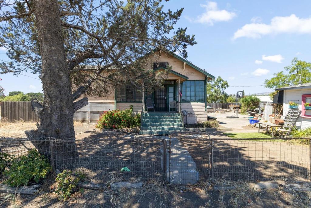 main property photo 18