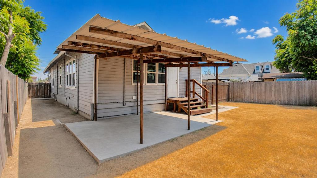 main property photo 30