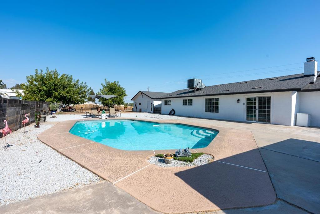 main property photo 30