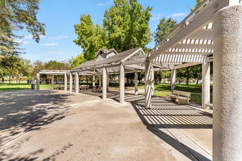 main property photo 60