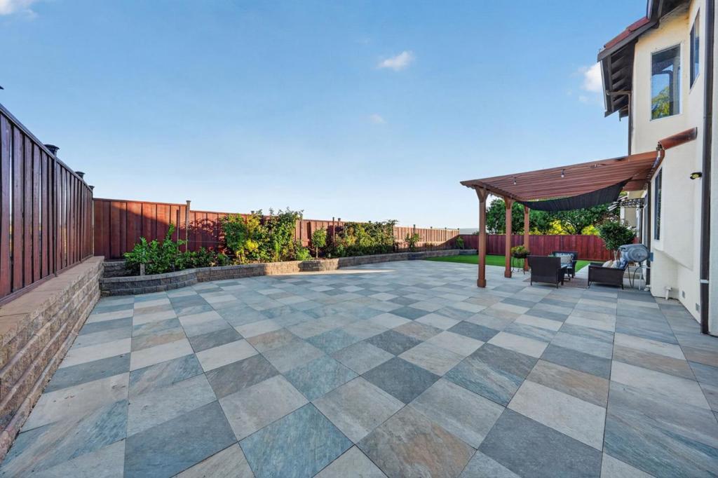 main property photo 73