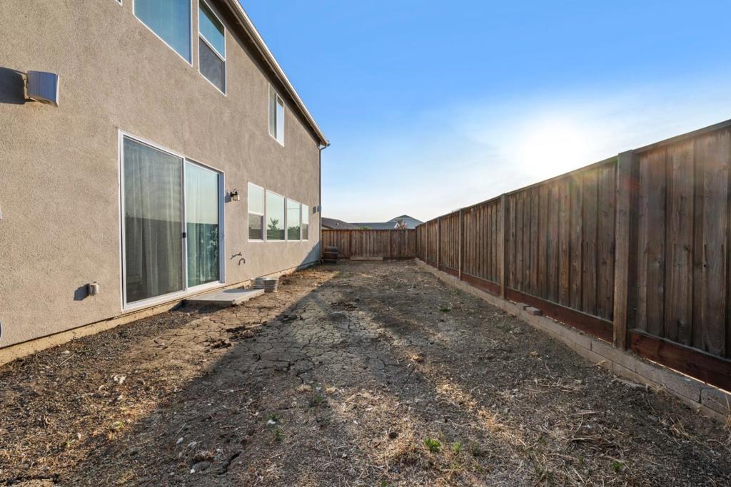 main property photo 74
