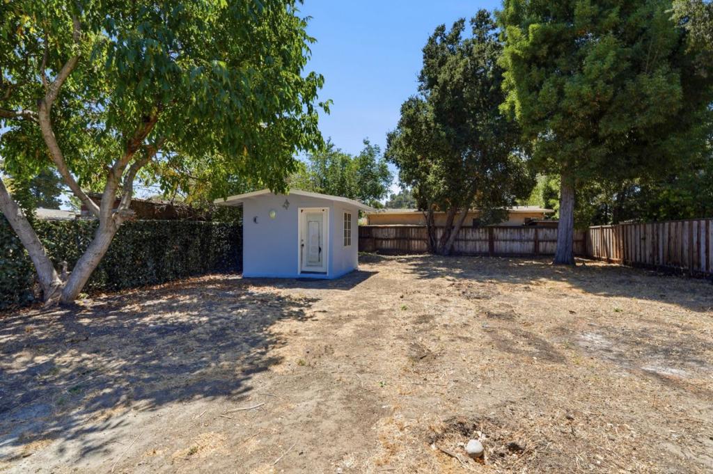 main property photo 40