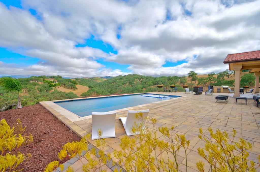 main property photo 76