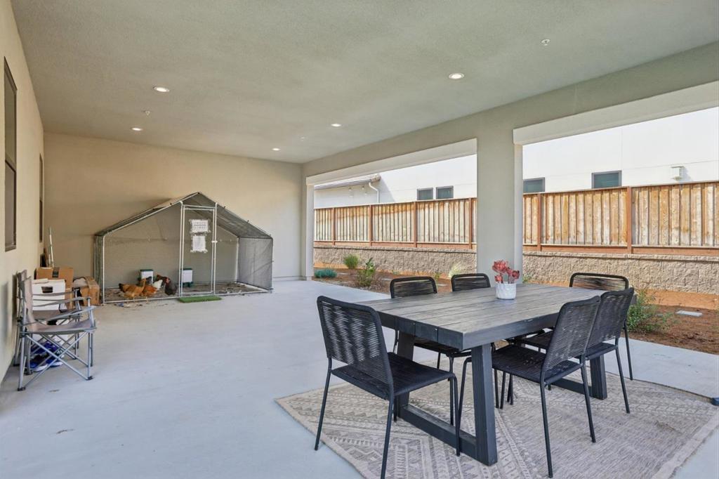 main property photo 78