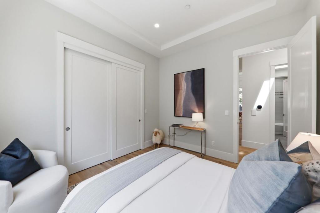 main property photo 74