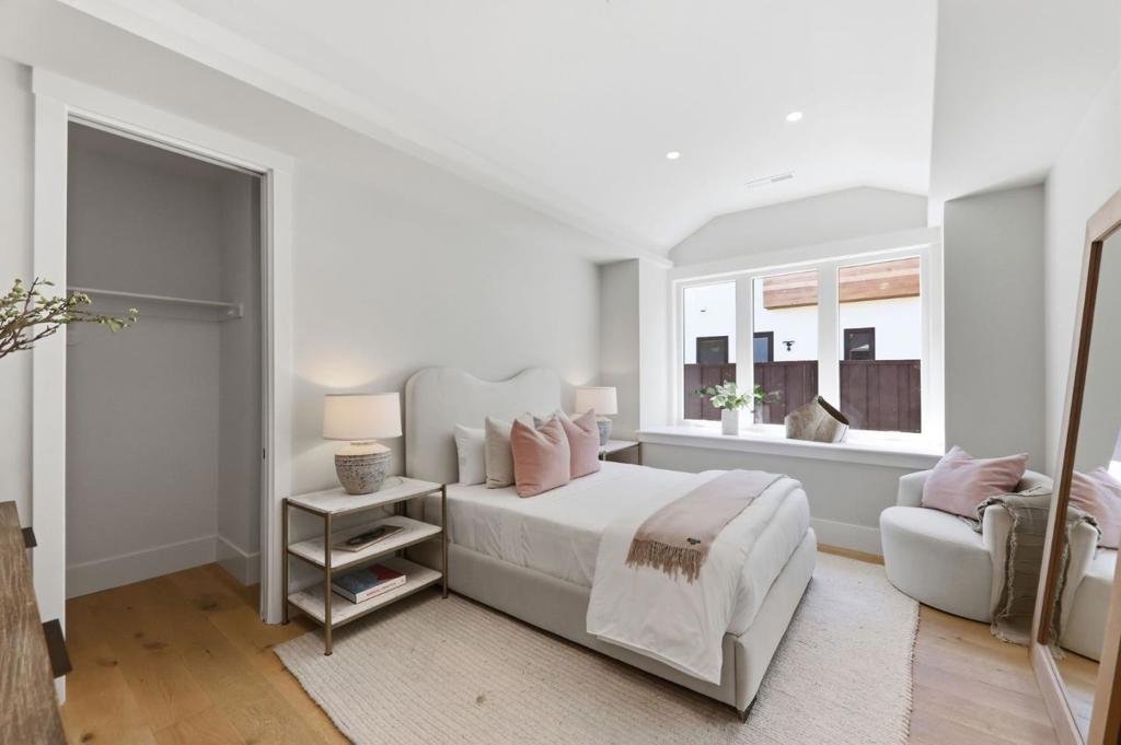 main property photo 75