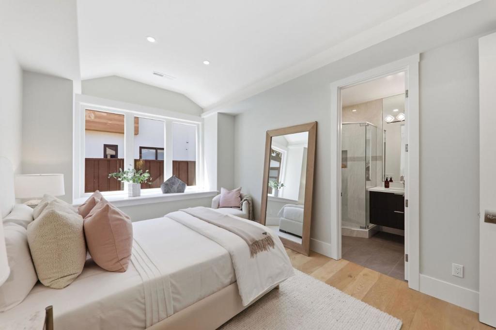 main property photo 76