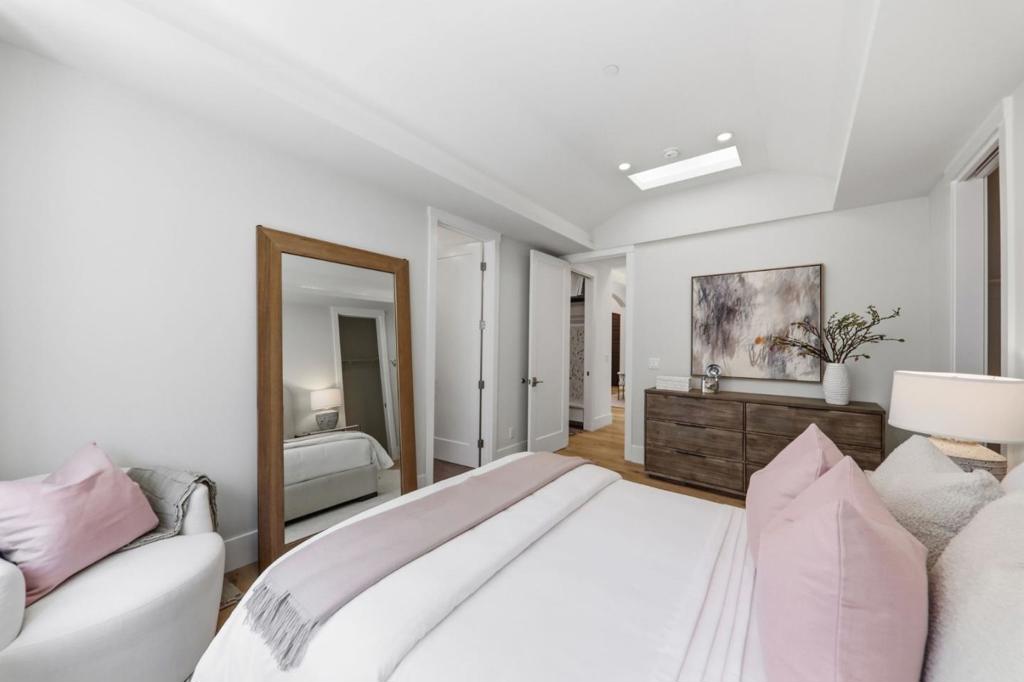 main property photo 78