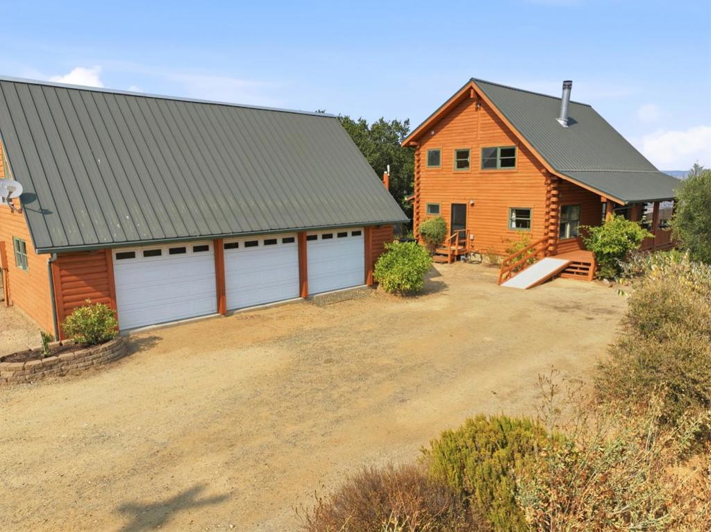 main property photo 40